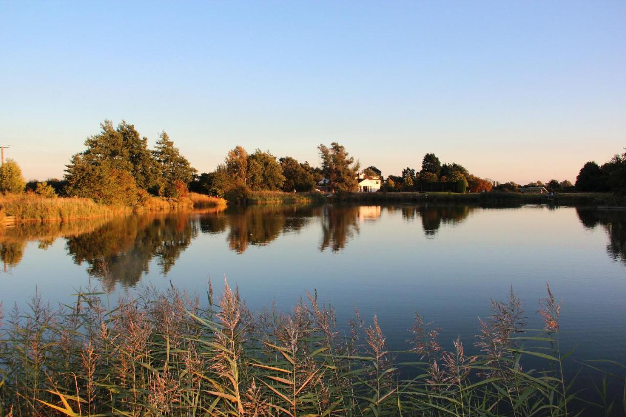 Fields End Lodges Doddington  Экстерьер фото